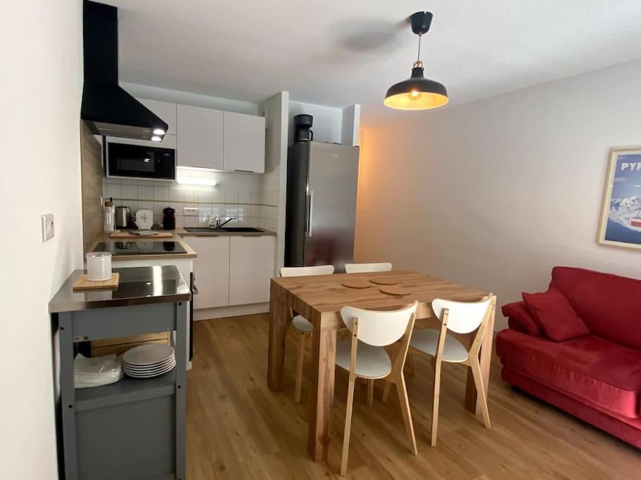 T3 Centre Ville Avec Parking, Balcon Et Wifi. 5P. Cauterets Buitenkant foto